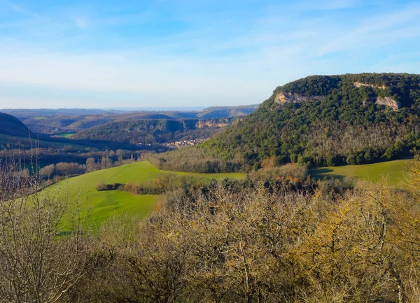 Piękny Zielony Krajobraz Lasu Góry Wiejskim Obszarze Puycelsi Południowej Francji — Zdjęcie stockowe