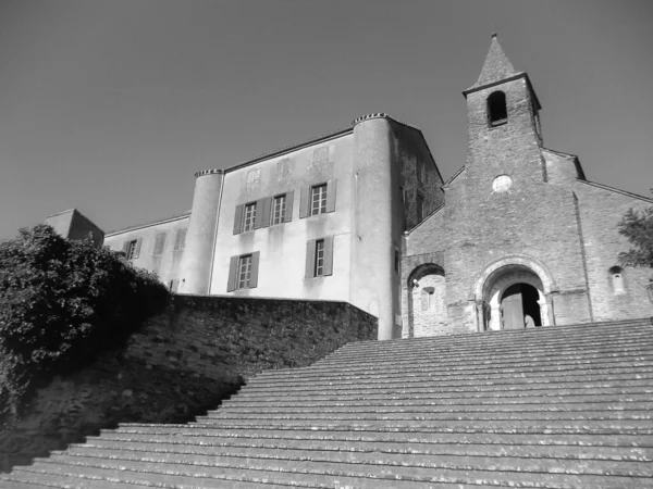 Imponente Escalera Piedra Bajo Milenaria Iglesia Del Priorato Románico Ambialet —  Fotos de Stock