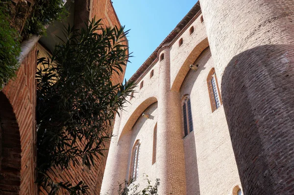 Baixo Ângulo Torre Sineira Metros Altura Catedral Medieval Sainte Ccile — Fotografia de Stock