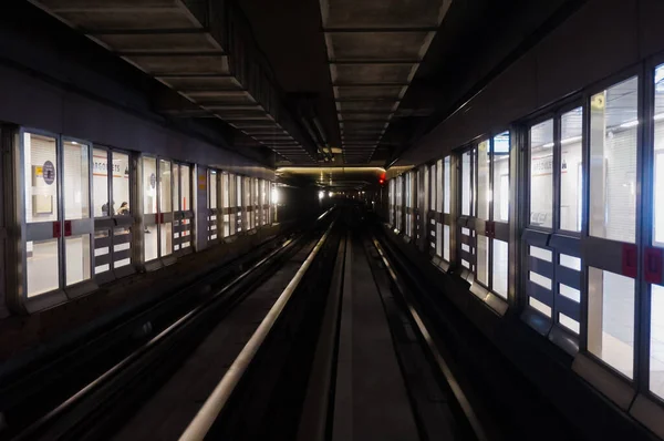 툴루즈 프랑스 2019년 트랙에 플랫폼 스크린 도어가 Argoulets 지하철역에서 툴루즈의 — 스톡 사진