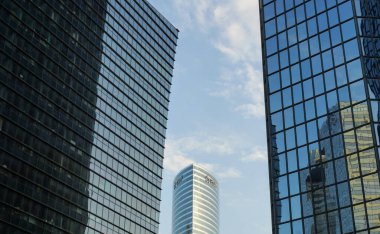 Şehirdeki modern binalar