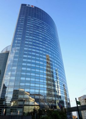 Şehirdeki modern binalar