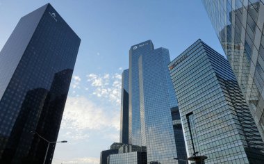 Şehirdeki modern binalar