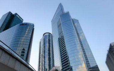 Şehirdeki modern binalar