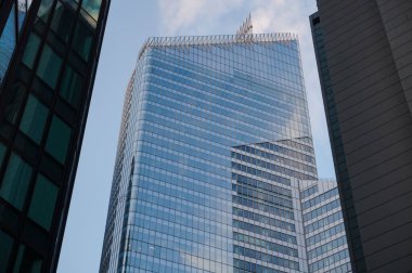 Şehirdeki modern binalar