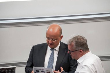 Toulouse, Fransa - Haziran 2023 - Fransız uzay uzmanı Christophe Grudler, Havacılık ve Uzay Üstünlüğü Enstitüsü 'nde (ISAE-Suparo)