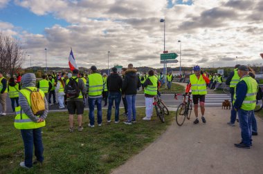 Albi, Fransa - Aralık 2018 - Sarı Yelek (