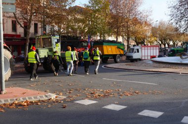 Albi, Fransa - Aralık 2018 - Sarı Yelek (