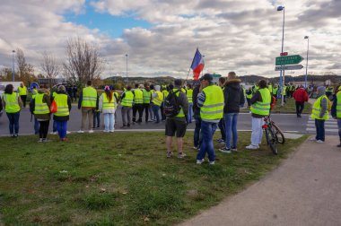 Albi, Fransa - Aralık 2018 - Sarı Yelek (