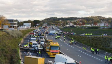 Albi, Fransa - Aralık 2018 - Sarı Yelek (