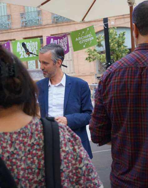 图卢兹 法国图卢兹 2020年6月25日 图卢兹市市长生态学家安东尼 莫里斯 Antoine Maurice 在户外运动选举后与他的支持者一起竞选 — 图库照片