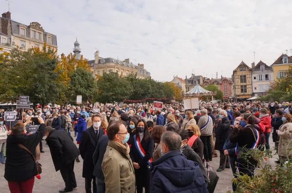 Troyes Francia Octubre 2020 Cientos Personas Reúnen Frente Ayuntamiento Homenaje — Foto de Stock
