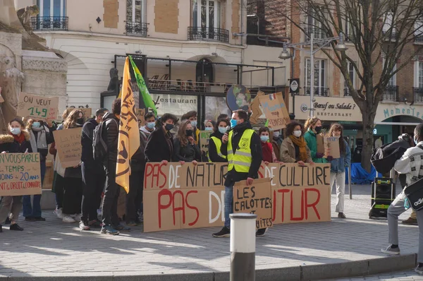 Reims Francia Marzo 2021 Jóvenes Activistas Con Banderas Letreros Bloquean —  Fotos de Stock