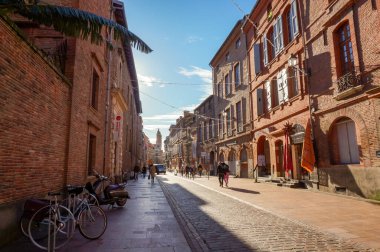 Fransa 'nın güneyindeki Toulouse' un merkezindeki tarihi cadde