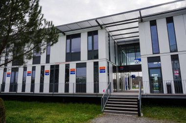 Toulouse, Fransa - Mart 2020 - Oncopole Rekabet Gücü Kümesi 'nin kampüsündeki Toulouse University Hospital Center' ın bir kolu olan University Institute of Cancer (IUCT) Tıp Tesisleri