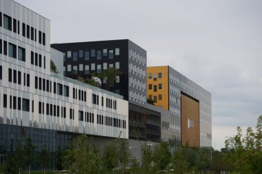 Toulouse, Fransa - 1 Haziran 2023 - Jacqueline Auriol Eğitim Merkezi (MJFA) ve modern B612 Binası (Aerospace Valley genel merkezi), Montaudran-Lespinet 'in gelecekteki Yenilik Kampüsü
