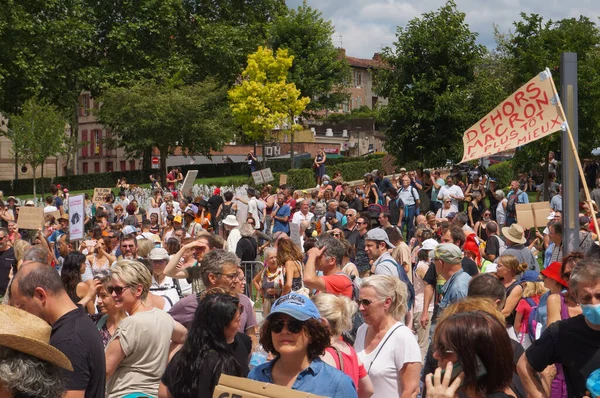 阿尔比 2021年8月14日 抗议绿色护照 Covid 19措施和医疗工作者疫苗授权的示威人群在希波吕特萨瓦里街游行 — 图库照片