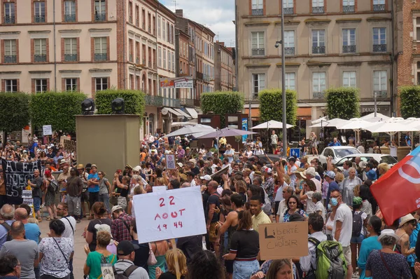 Albi França Agosto 2021 Multidão Manifestantes Marchando Rua Hippolyte Savary — Fotografia de Stock