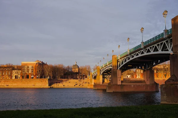 Güney Fransa, Toulouse 'daki Garonne Nehri.