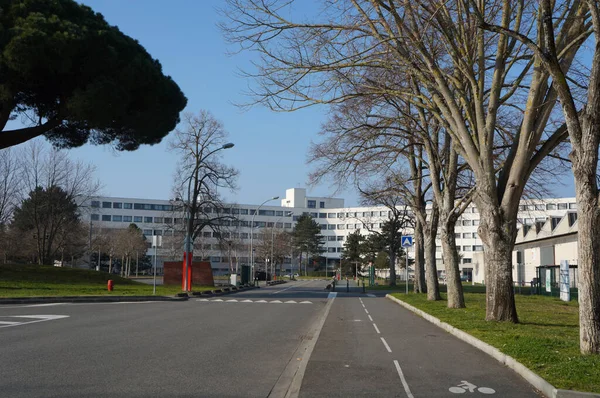 フランス トゥールーズ 3月2023 Curie Student Residence またはトリポッドCは フランスのノーベル賞受賞者ピエールとマリー キュリーにちなんで命名され Insaキャンパスの出口で — ストック写真