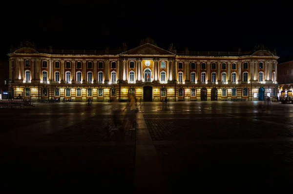 Foto Nocturna Del Capitolio Ayuntamiento Toulouse Francia Plaza — Foto de Stock