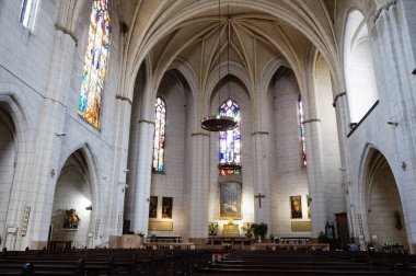 Toulouse, Fransa - Mart 2020 - Carmes 'in tarihi çeyreğindeki Notre-Dame de la Dalbade Güney Gotik Kilisesi' nin iç mimarisi.