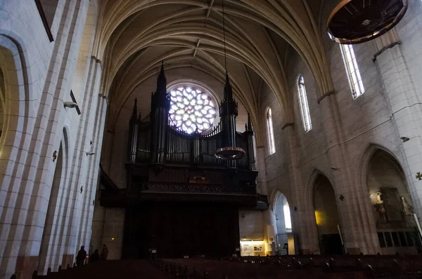Tuluza Francja Marzec 2020 Duże Wnętrze Gotyckiego Kościoła Notre Dame — Zdjęcie stockowe