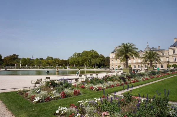 フランス 2023年9月5日 ルクセンブルク周辺のジャルダン ルクセンブルク ルクセンブルク庭園 バックグラウンドに見える 首都の6区 上院の座席 — ストック写真