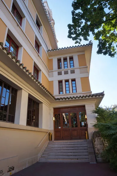 Paris, Fransa - 6 Eylül 2023 - Uluslararası Cit Üniversitesi 'ndeki Güneydoğu Asya Öğrencileri Evi (CIUP): öncelikle Hindiçinli öğrencilere adanmış olan konut şu anda ParisTech tarafından kullanılıyor