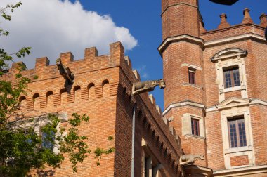 Toulouse, Fransa - 1 Şubat 2023 - Ozenne Caddesi ve Tournoer Kulesi 'ndeki 15. yüzyılın sonlarındaki Gotik-Rönesans Güney Fransız 