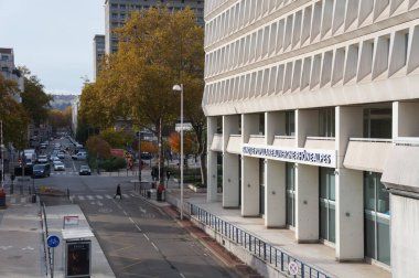 Lyon, Fransa - 24 Kasım 2023 - Bonnel Caddesi, La Part-Dieu İş Bölgesi 'ndeki Auvergne-Rhne-Alpes Bölgesi için Fransız bankası 