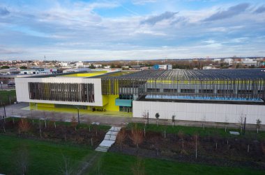 Toulouse, Fransa - 16 Ocak 2024 - Montaudran 'daki Fransız Ulusal Araştırma Merkezi (CNRS) bünyesindeki malzeme bilimi laboratuvarı Clment Ader (ICA) üzerinde havadan bakış