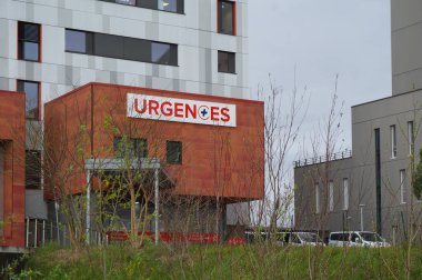 Quint-Fonsegrives, Fransa - 18 Mart 2024 - Toulouse kentsel alanının doğu banliyölerinde yer alan Ramsay sağlık grubu tarafından işletilen Croix du Sud Kliniği 'nde acil servis