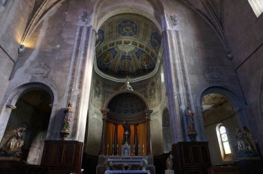 Albi, Fransa - 14 Ocak 2024 - Ortaçağ Sainte Cecile Katedrali 'nin bir yan şapeli, UNESCO Dünya Mirası Sitesi; İtalyan sanatçılar tarafından yürütülen Rönesans tabloları gibi zengin süslemelere sahiptir.