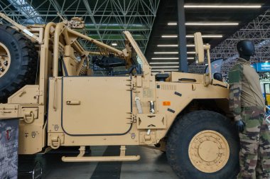 Aussonne, Fransa - 18 Nisan 2024 - Panhard PLFS, Toulouse Uluslararası Fuarı 'nda sergilenen, Fransız ordusuyla Özel Kuvvetler için hafif zırhlı bir araç.