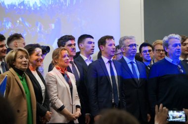 Toulouse, Fransa - 26 Nisan 2024 - MEP F-X 'i çevreleme. Bellamy mitingde, Cumhuriyetçi lider adaylar bir mitingde C. Imart, C. Gomart, belediye başkanı B. Barges