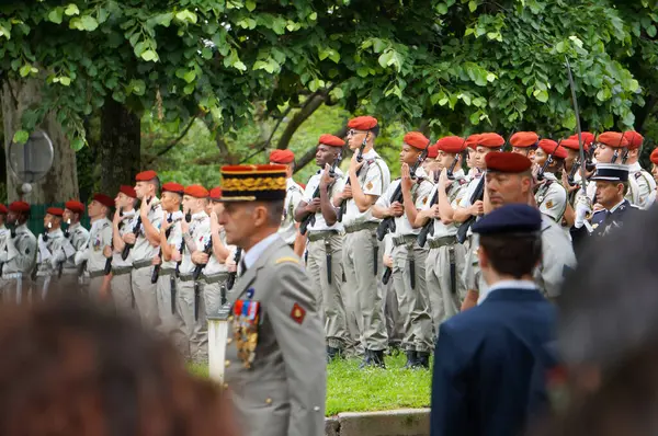 stock image Toulouse, France - May 8, 2024 - The detachment of honor of the 14th RISLP (support regiment in the 11th Parachute Brigade) are reviewed by General Danigo (blur) and Lt-Col. Laprevotte, on Victory Day