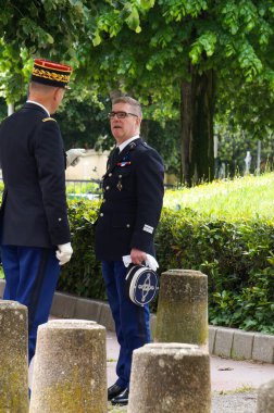 Toulouse, Fransa - 8 Mayıs 2024 - Tuğgeneral (Arnaud Girault olabilir) ve 