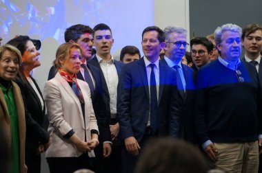 Toulouse, Fransa - 26 Nisan 2024 - MEP F-X 'i çevreleme. Bellamy, Cumhuriyetçi lider aday C. Imart, C. Gomart, B. Barges, B. Carayon