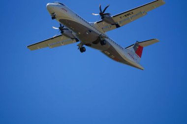 Lherm, Fransa - 11 Mayıs 2024 - Hava Fuarı fuarı için Fransız-İtalyan ortak girişimi ATR 'den (Airbus, Leonardo) bir ATR 72-600 bölgesel nakliye uçağıyla uçuş gösterisi