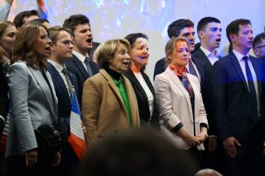 Toulouse, Fransa - 26 Nisan 2024 - MEP F-X 'i çevreleme. Bellamy, Cumhuriyetçi lider aday C. Imart, C. Gomart, B. Barges, B. Carayon