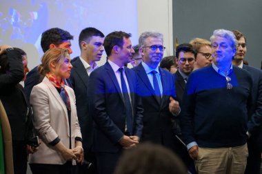 Toulouse, Fransa - 26 Nisan 2024 - MEP F-X 'i çevreleme. Bellamy, Cumhuriyetçi lider aday C. Imart, C. Gomart, B. Barges, B. Carayon