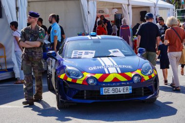 Chlon-en-Champagne, Fransa - 9 Eylül 2023 - Fransız Ordusu 'nun 8. Materiel Alayı' na (8. RMAT) mensup bir asker, 