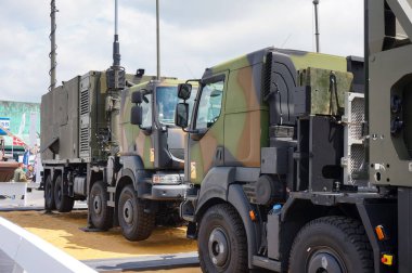 Paris Nord Villepinte, Fransa - 25 Haziran 2024 - Radarlar, Thales ve MBDA tarafından Eurosatory 'de geliştirilen Fransız-İtalyan Eurosam SAMPT kara sisteminin Renault kamyonlarına monte edildi.