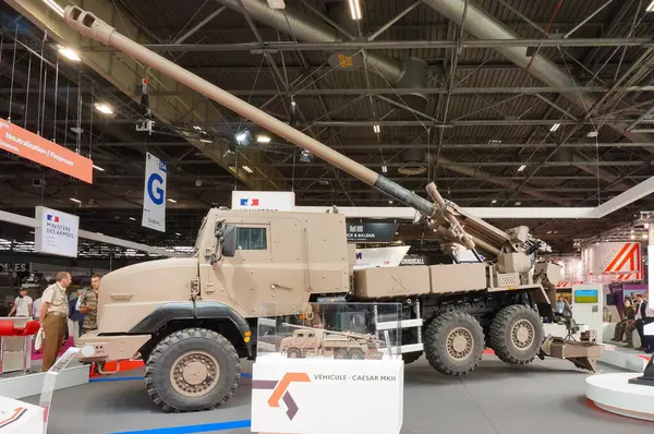 stock image Paris Nord Villepinte, France - June 20, 2024 - KNDS Nexter's 155 mm 6x6 self-propelled howitzer CAESAR, exhibited on the booth of the French Ministry of Armed Forces at Eurosatory Arms Show