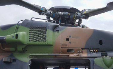 Paris Nord Villepinte, Fransa - 20 Haziran 2024 - Eurosatory 'de gösterilen Airbus liderliğindeki bir Avrupa konsorsiyumu tarafından üretilen bir askeri helikopter olan Fransız Ordusu' nun NH90 Caman 'ının motoru ve rotorunun ayrıntıları