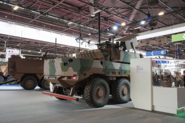 Paris Nord Villepinte, Fransa - 20 Haziran 2024 - Nexter 'in zırhlı savaş aracı EBRC Jaguar' ın arkası, Avrupa Silah Fuarı 'nda Fransız Silahlı Kuvvetleri Bakanlığı fuar standında sergilendi.