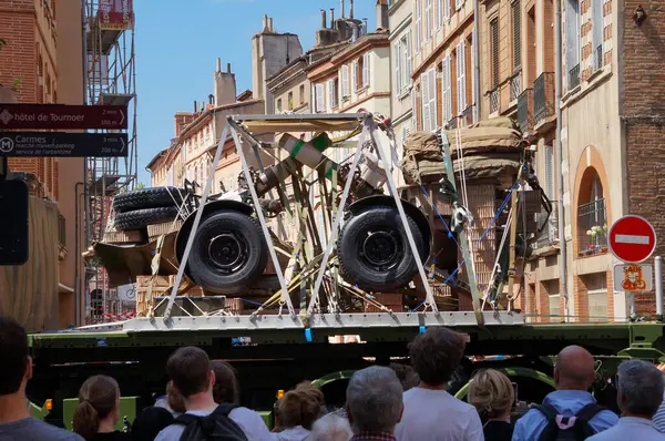 stock image Toulouse, France - July 14, 2024 - Two MO 120 RT, 120 mm mortars from French manufacturer Thales showcased on a French Army's Soframe PPLOG truck driving by at the National Day military parade