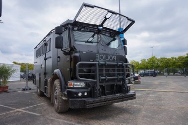 Paris Nord, Villepinte, Fransa - 20 Haziran 2024 - Centurion, Fransız üretici Essonne Scurit 'in (Armoric Holding) Renault D14 x4 kamyonuna dayanan bir polis aracı, Eurosatory Arms Fair