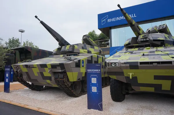 Stock image Paris Nord Villepinte, France - June 19, 2024 - Air defence system Skyranger presented at Eurosatory by Rheinmetall, consisting of a Swiss Oerlikon cannon mounted on a German Lynx or Boxer platform